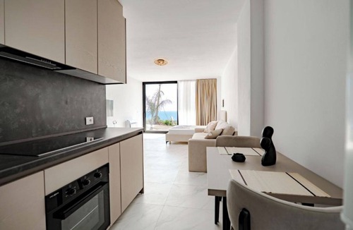Qazim Pali Hostel | SeaScape Residence