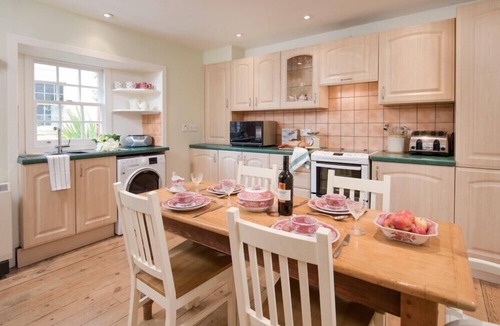 Cromarty Cottage | SEASHELL COTTAGE, family friendly, with a garden in Cromarty