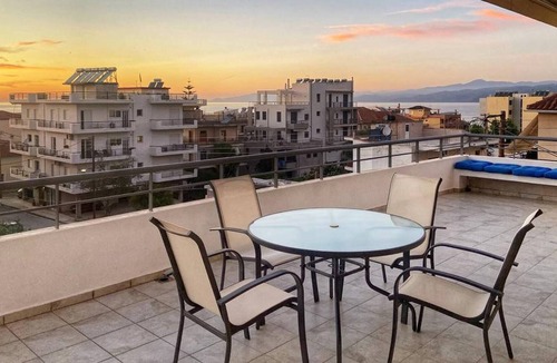 Kiparissia Apartment | Seaside Apartment, Walking Distance To The Beach.