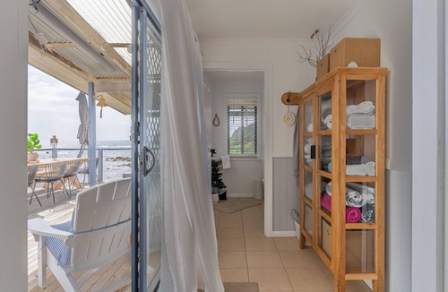 Heybridge Apartment | Seaside Escape with Stunning Views