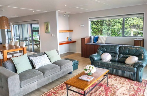 Pukehina House | Seaside Family Escape - bring the pets too!