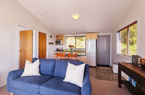 Collingwood Apartment | Seaside Sanctuary: A Secluded Coastal Escape