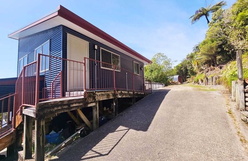 Collingwood Apartment | Seaside Sanctuary: A Secluded Coastal Escape
