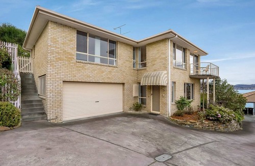 Sandy Bay House | "Seaside Serenity" with views, Sleeps 9, 3 bath.