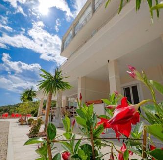 Piqeras Hotel | Seaview Bunec