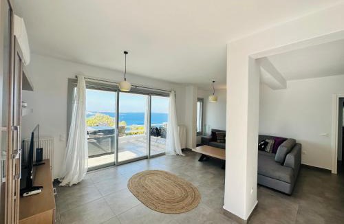 Agios Stefanos Apartment | Seaview & Jacuzzi summer residence