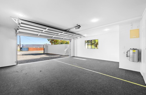 Whenuapai Villa | Seaview Villa near the Harbour.
