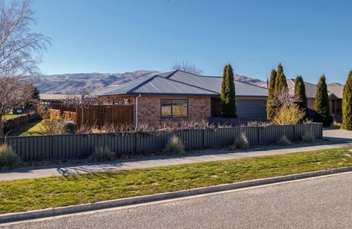 Lowburn Cottage | Seldom Inn - Cromwell Holiday Home