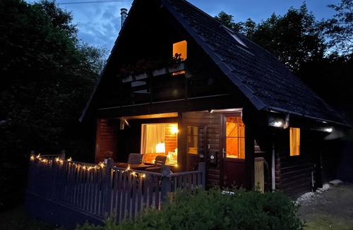 Lochearnhead Ski Chalet | Self catering holiday chalet In Lochearnhead, mountain views, loch and local pub