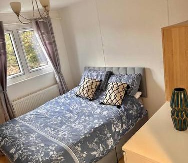 Glasgow Apartment | Semi-detached 1-Bedroom Chalet at Maryville Caravan Site - Uddingston, Glasgow