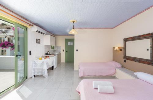Piskopiano Apartment | Senior Citizen Suite in blue