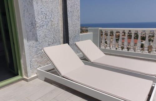 Piskopiano Apartment | Senior Citizen Suite in blue
