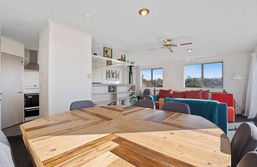 Ngongotaha House | Serenity Lakehouse - Rotorua Holiday Home
