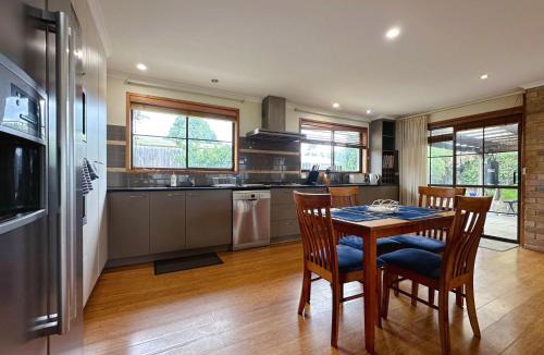 Seven Mile Beach House | Seven Mile Beach House - 5 minutes to the Airport