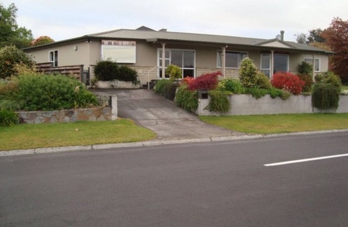 Waipahihi House | Shepherd House – Ultimate Family Base with Views