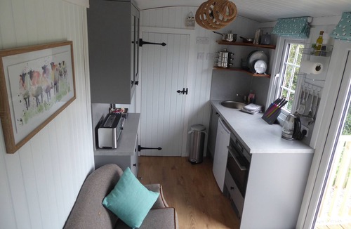 Blairgowrie Cabin | Shepherd's View @ Dalnoid - en-suite shower room, hot-tub, garden, great views