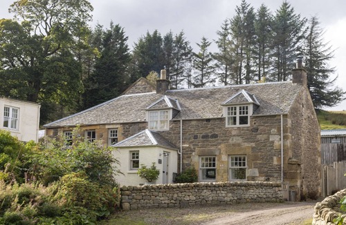 Penicuik Cottage | Shepherds Cottage, Pentland Hills - sleeps 4 guests in 2 bedrooms
