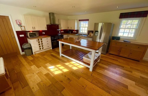 Newtonmore Cottage | Sherrabeg Cottage - a cottage that sleeps 8 guests in 4 bedrooms