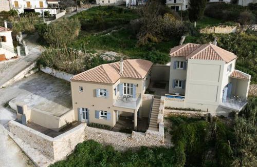 Kiparissia Apartment | Sirocco Maisonette - Kyparissia Old Town Home Collection