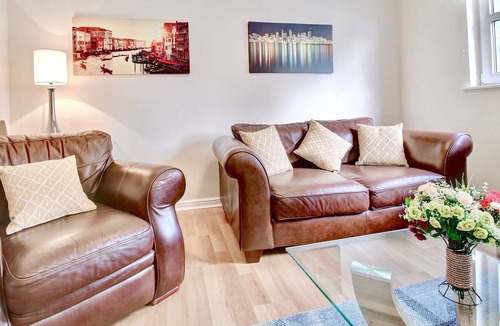 Shawlands Apartment | Situated in Glasgow's desirable south side this two bedroom apartment managed by Pillow Partners ...