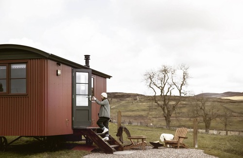 Pitlochry Apartment | Situated in Tulliemet valley on an old shepherd’s hill track, our huts enjoy breathtakingly long vie