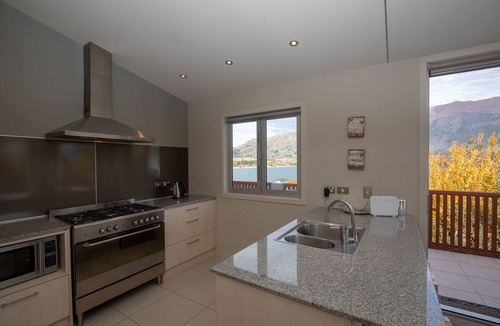 Wanaka Cottage | Skyline Outlook - Wanaka Home