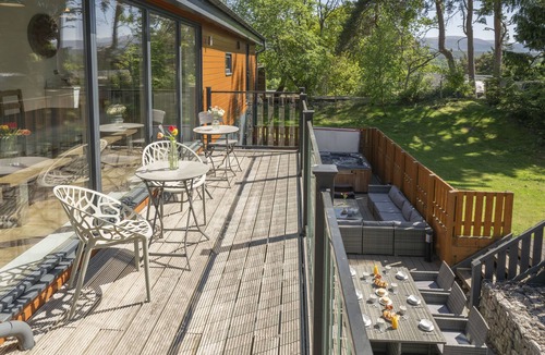 Kincraig Apartment | Sleeps 10 in 1 superking, 1 king and 3 full size bunk beds (6 single beds)