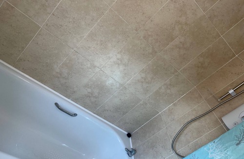 Airdrie House | Sleeps6, for tradesman contractors,WiFi ,parking