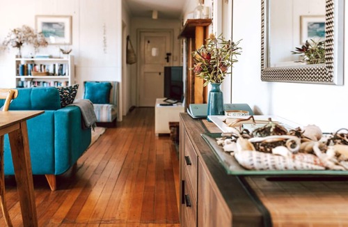 Binalong Bay Apartment | sloop cottage | beachfront | vibes