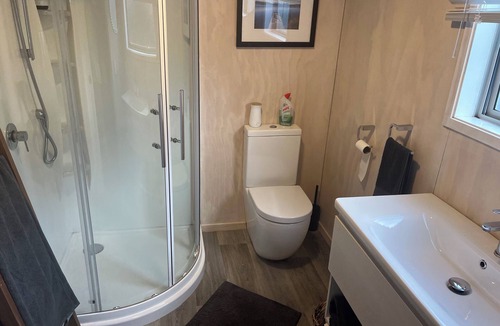 North Taranaki District Apartment | Small studio situated close to North Taranaki’s most beautiful beaches.