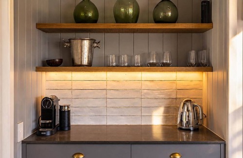 Oneroa House | Smiths Cottage - Adults Only Bay View Retreat