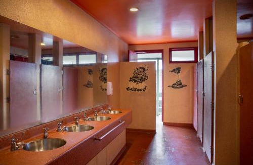 Rotorua Hostel | Smoke Lake Hot Springs Lodge & Camp