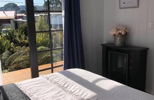 Strahan Bed & Breakfast | Sneaky Peek Cottage