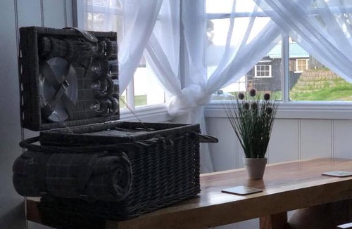 Strahan Bed & Breakfast | Sneaky Peek Cottage
