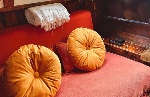 Glasgow Boat Rental | SNUG 30ft NARROWBOAT WITH INDOOR FIREPLACE