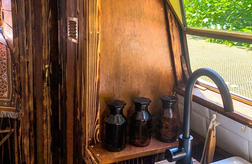 Glasgow Boat Rental | SNUG 30ft NARROWBOAT WITH INDOOR FIREPLACE