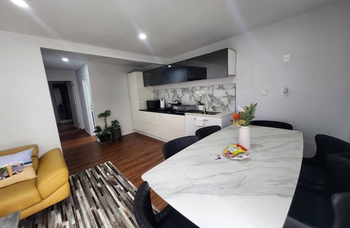 Mount Eden House | So close to Sky Tower - Mt Eden Self Contained