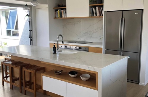 Raumati South House | Soak up the views, enjoy the spa
