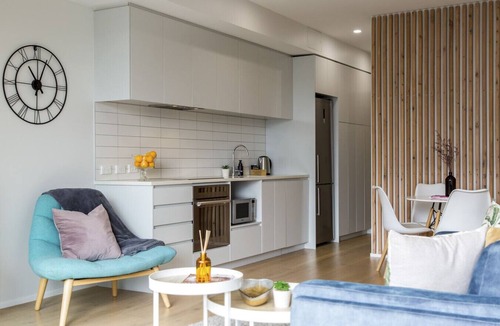 Grey Lynn Apartment | Solara by Homello | Spacious, Peaceful, Steps to Ponsonby Road