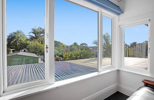 Mount Eden House | Soothe Serenity Mt Eden Villa with Parking