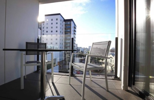 Newton Apartment | Sophisticated 2BD Apartment in Heart of Ponsonby