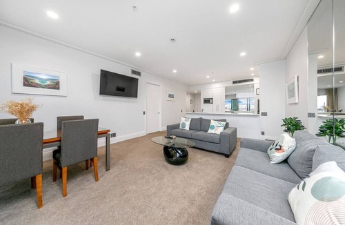 Auckland Central Business District Apartment | Sophisticated Spacious APT w/Stunning Harbour View
