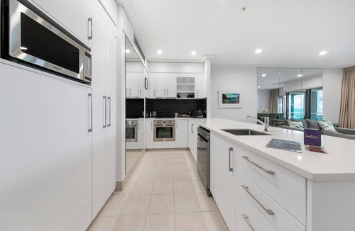 Auckland Central Business District Apartment | Sophisticated Spacious APT w/Stunning Harbour View