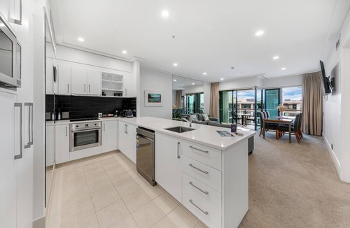 Auckland Central Business District Apartment | Sophisticated Spacious APT w/Stunning Harbour View