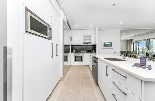 Auckland Central Business District Apartment | Sophisticated Spacious APT w/Stunning Harbour View