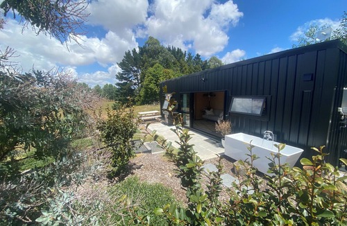 Raglan House | Soul Shack, cozy private studio with outdoor bath. Pet friendly