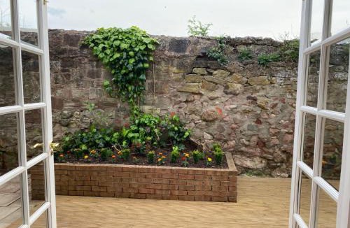 Dunbar House | South Lodge with Hot Tub