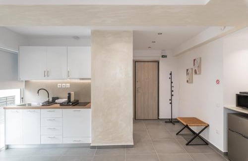 Elliniko Apartment | South Metro Suite