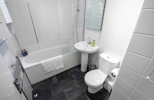 Glenisla Apartment | ☆ Spacious 2 Bed flat, Close to University ☆