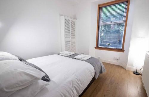 Glenisla Apartment | ☆ Spacious 2 Bed flat, Close to University ☆